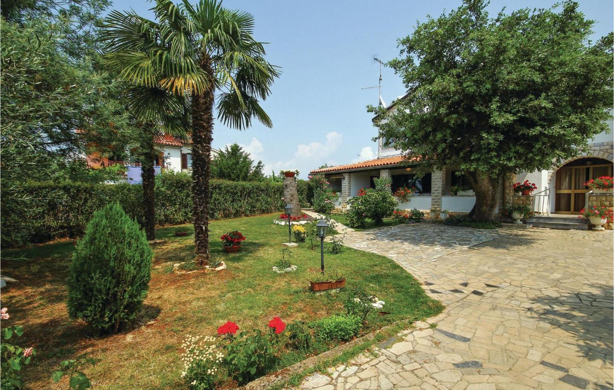 Beautiful Apartment In Porec With Wifi מראה חיצוני תמונה