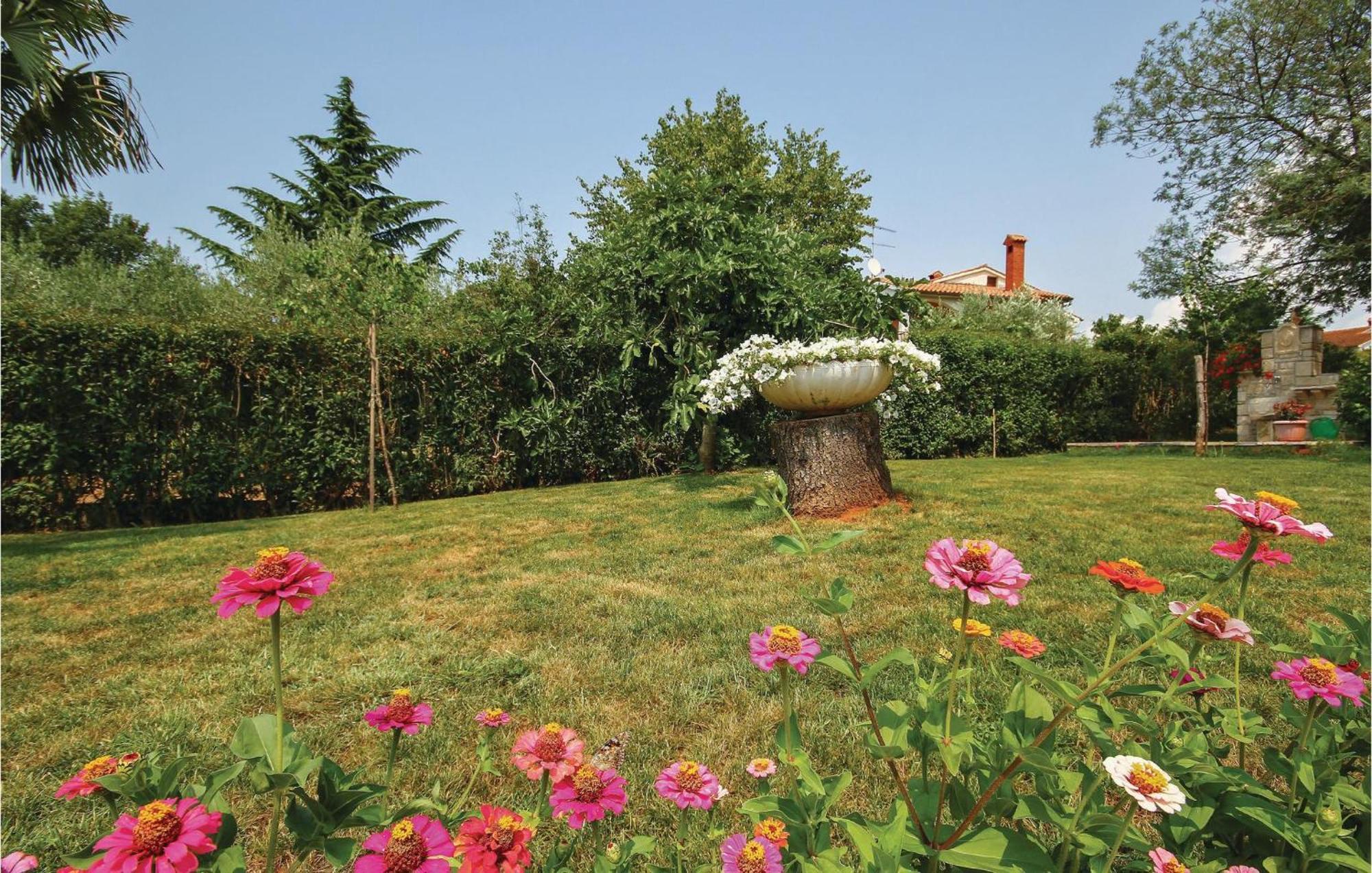 Beautiful Apartment In Porec With Wifi מראה חיצוני תמונה