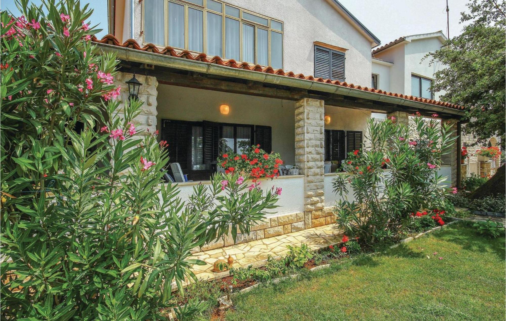 Beautiful Apartment In Porec With Wifi מראה חיצוני תמונה