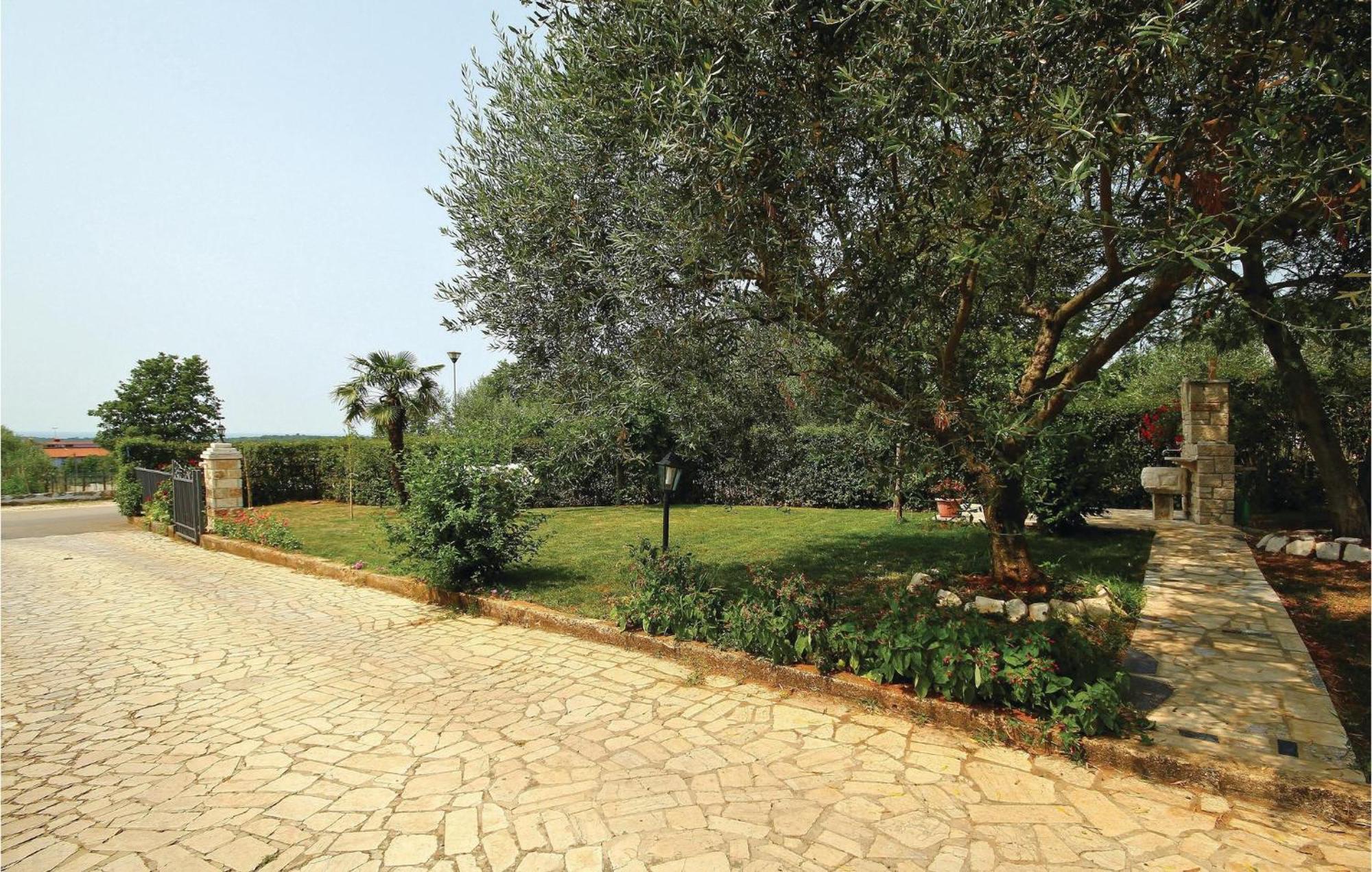 Beautiful Apartment In Porec With Wifi מראה חיצוני תמונה
