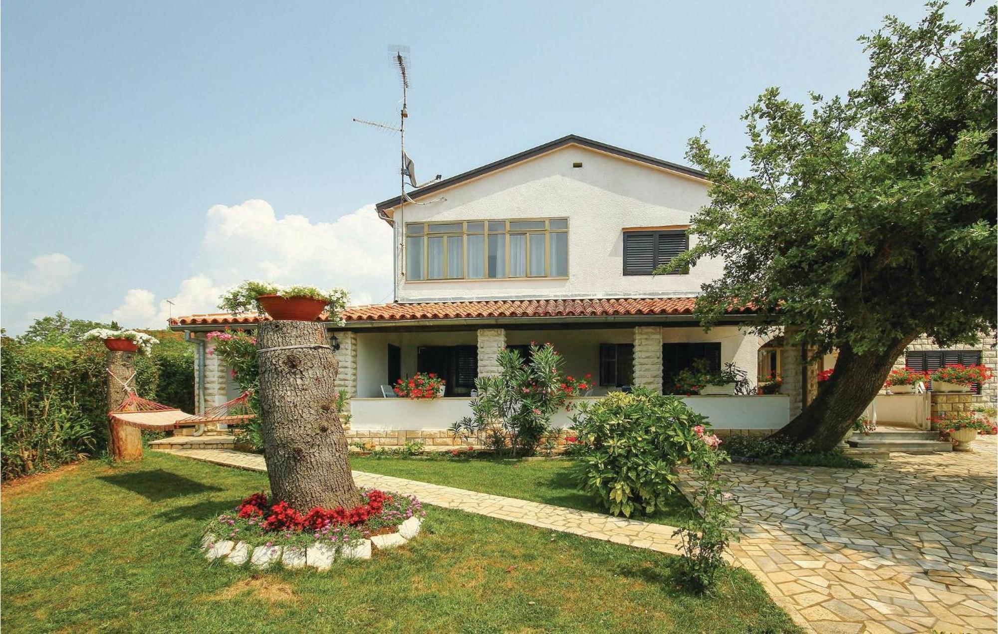 Beautiful Apartment In Porec With Wifi מראה חיצוני תמונה
